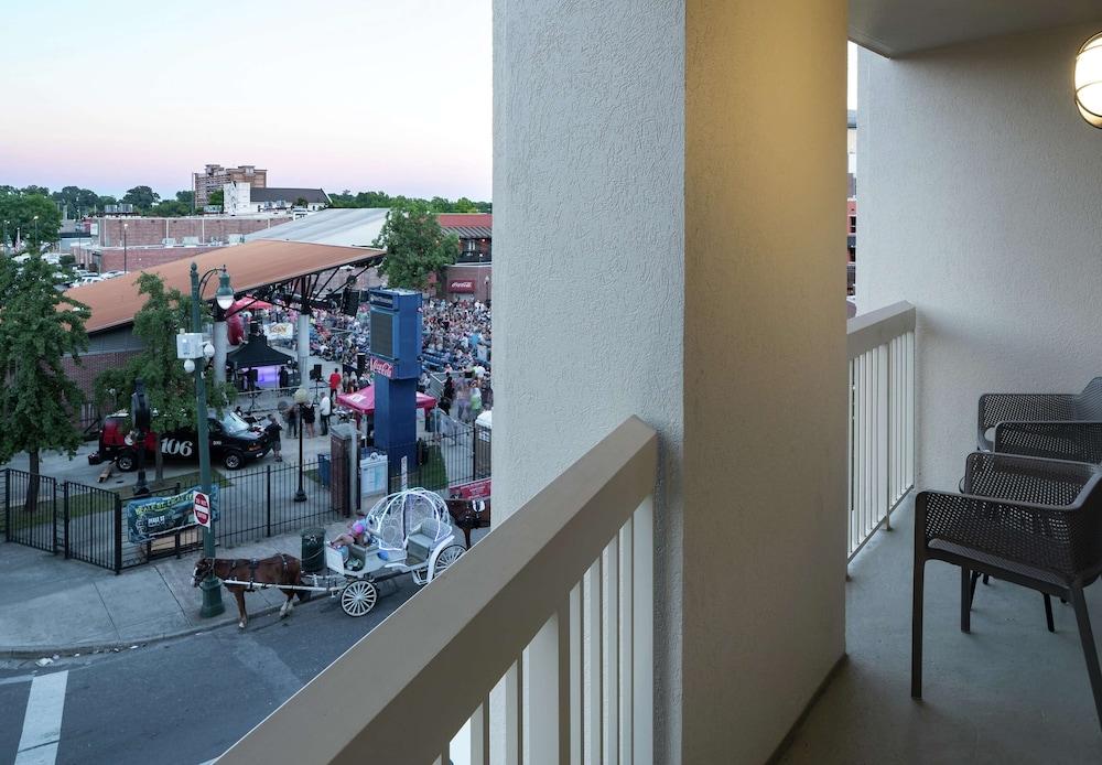 Hampton Inn & Suites Memphis-Beale Street Exterior photo
