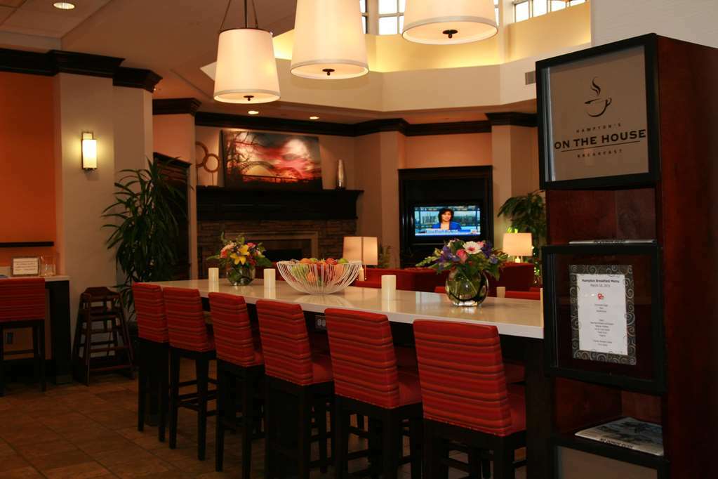 Hampton Inn & Suites Memphis-Beale Street Interior photo